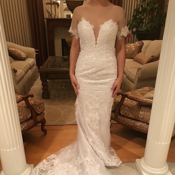 Wedding gown brand new - Picture 3 of 12